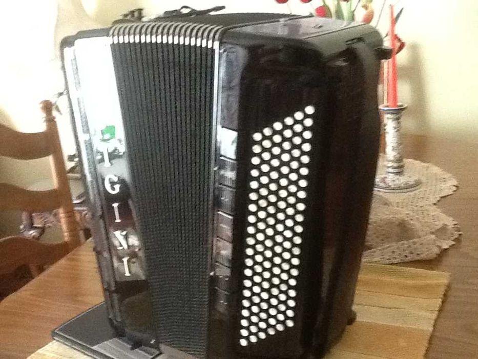 Acordeão PIGINI para venda