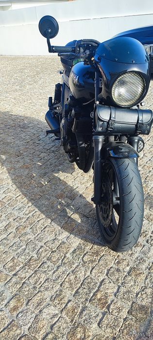 Yamaha XJR 1200.