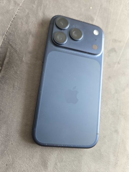 iphone 17 pro 256gb  90%