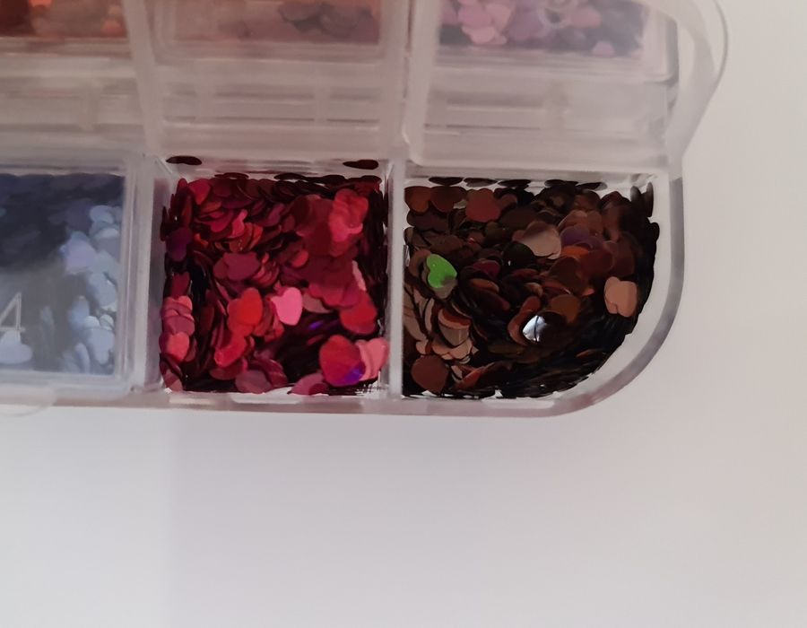 Caixa com corações várias cores - unhas de gel