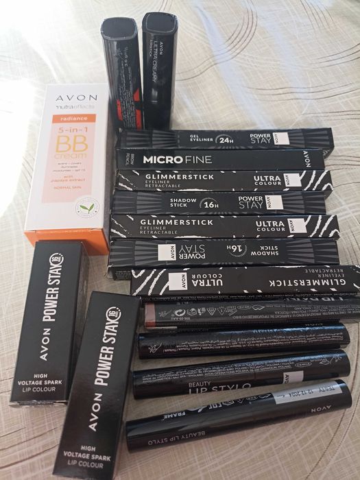 Zestaw kosmetyków do makijażu Avon