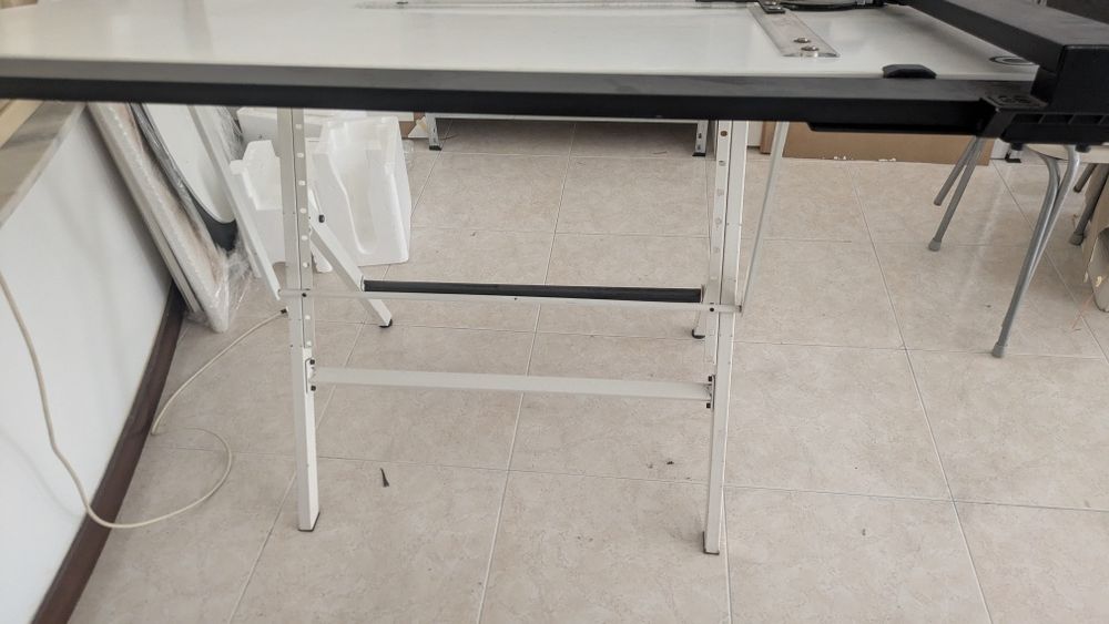 Estirador  com máquina de desenho molin