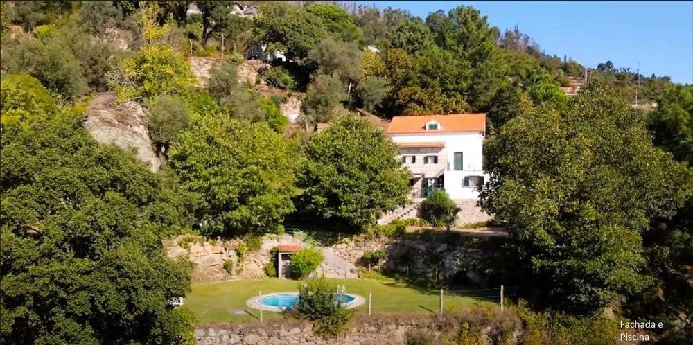 Quinta junto ao rio Douro