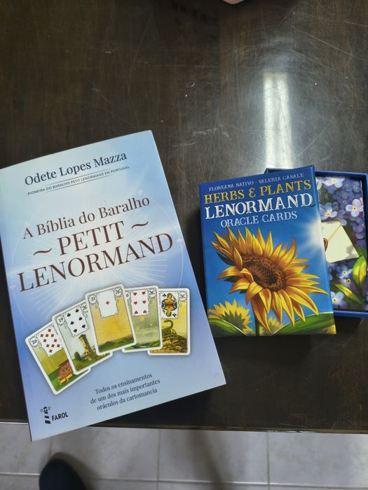 Livros e baralho Petit Lenornormande Tarot Novo