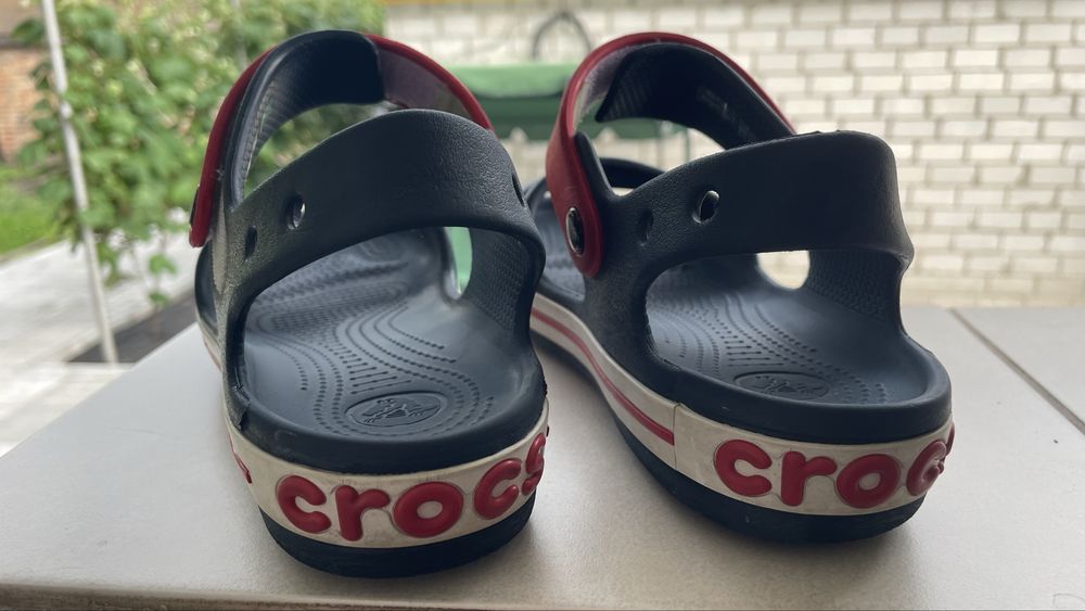 Босоніжки, сандалі Crocs