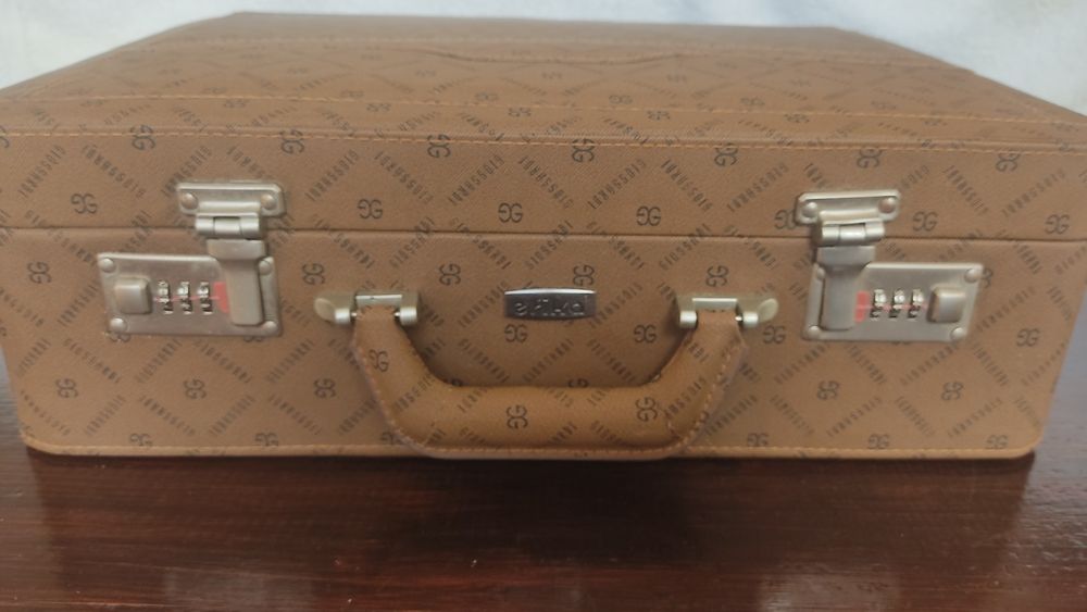 Faqueiro 130 peças novo - Erika