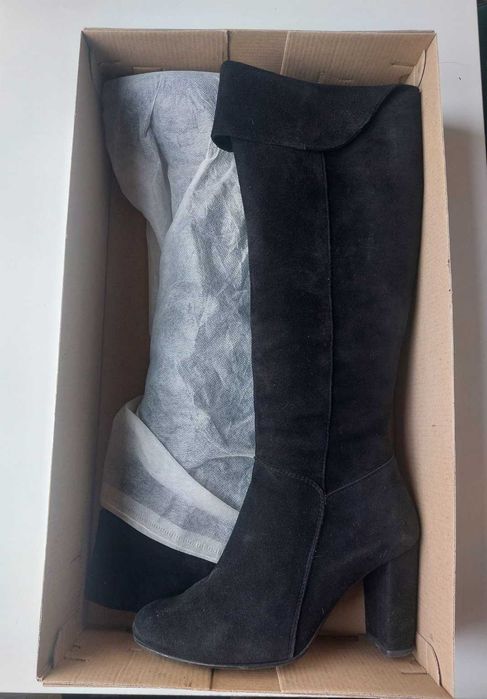 Чорні демісезонні чоботи-ботфорти з натуральної замші Stepter