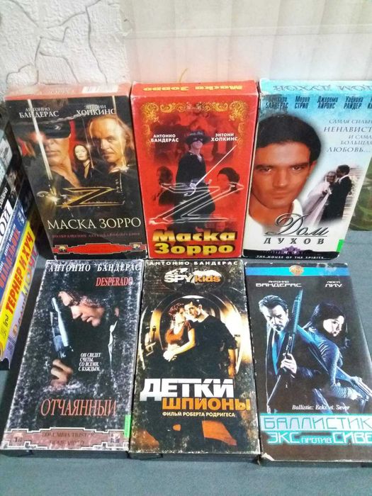 Видеокассеты Ван Дам Универсальный солдат Некуда бежать