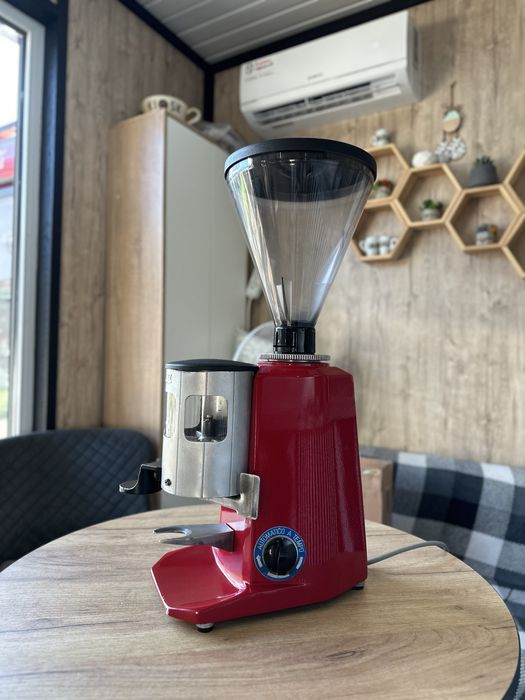 Кавомолка червона італійська автоматична Mazzer Meste luigi