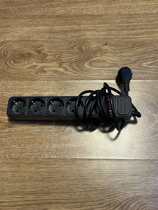Це мережевий фільтр Surge Protector