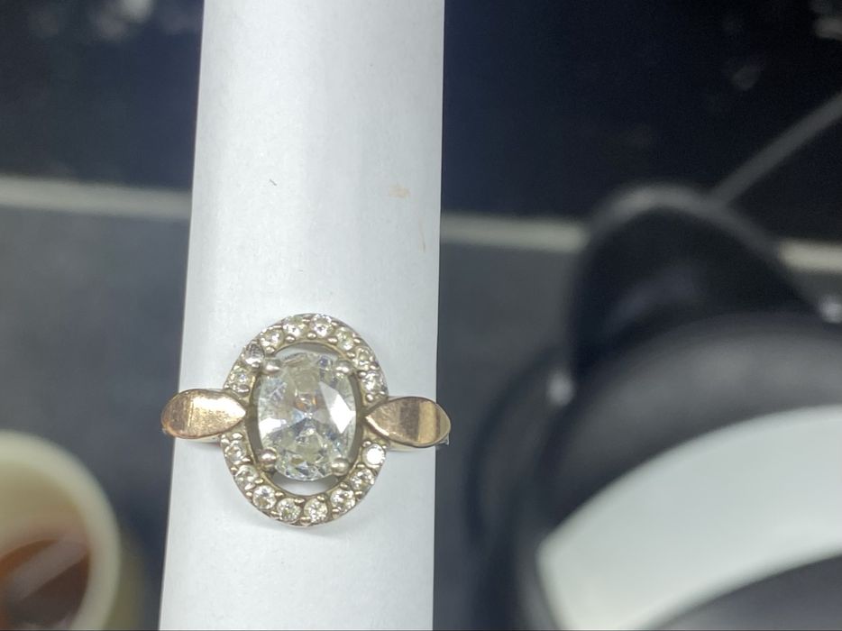 Продам колечко срібне з золотою вставкою