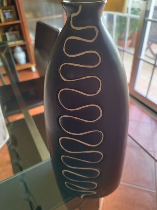 Jarra preta moderna