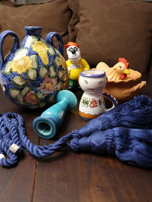 pote decorativo, objectos em barro, pom-pom para cortinado