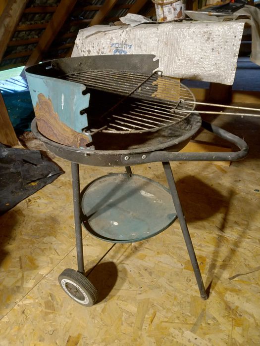 Grill uzywany na kolkach