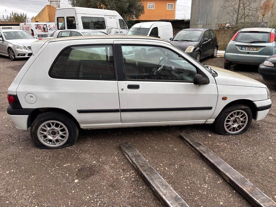 Renault Clio 1.9 D de 1993 para peças