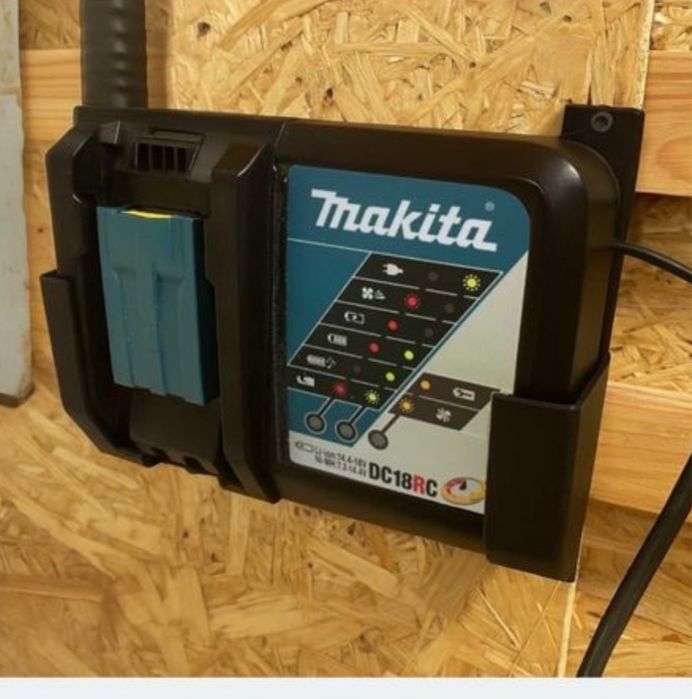 Koszyk na baterie Makita 18V / uchwyt na ladowarke
