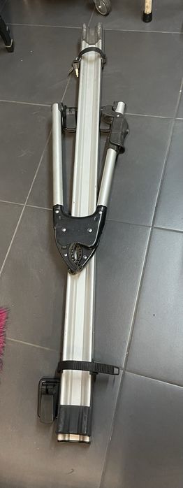 2 suportes  bicicletas ( 2 thule + 1 simples)