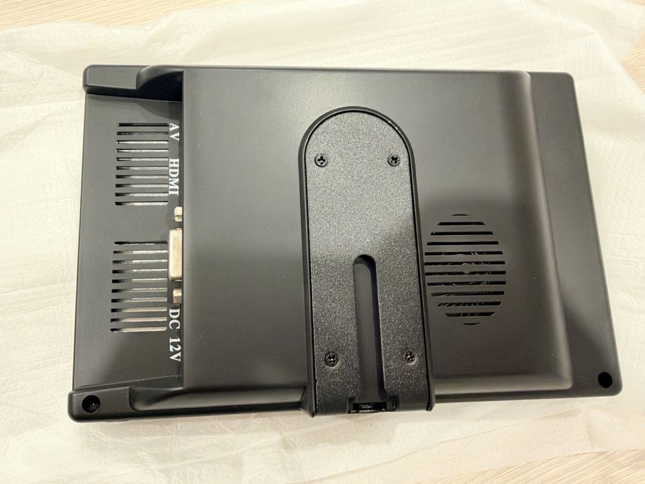 Monitor LCD a cores pequeno