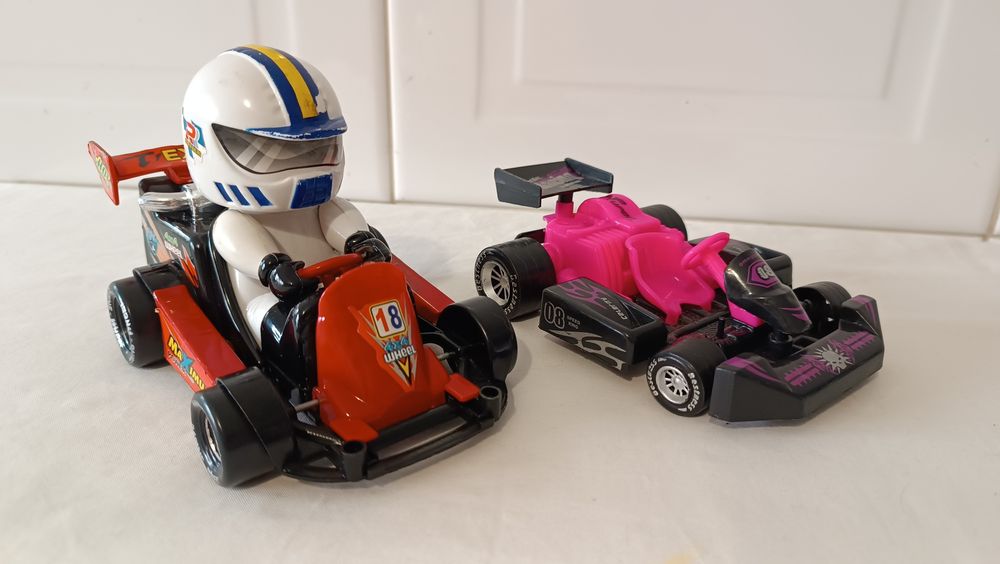 2 carros de Corrida . Bom estado