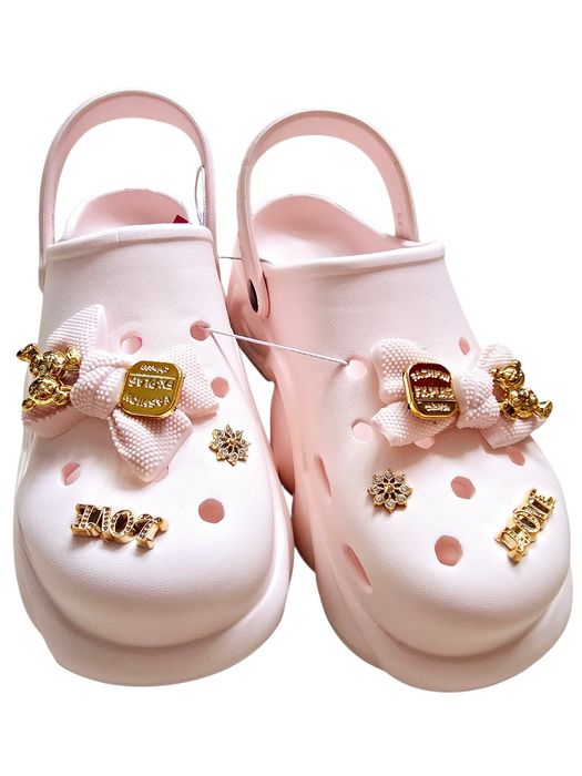 Klapki na basen z przypinkami. Nowe