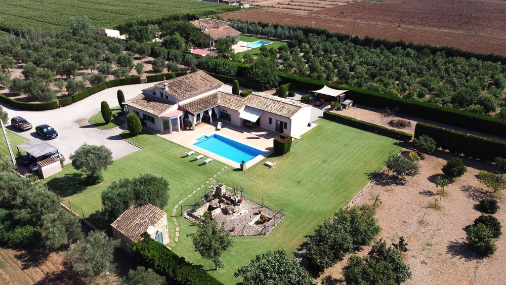 о. Майорка, Іспанія! Pозкішна вілла з великим садом і басейном!