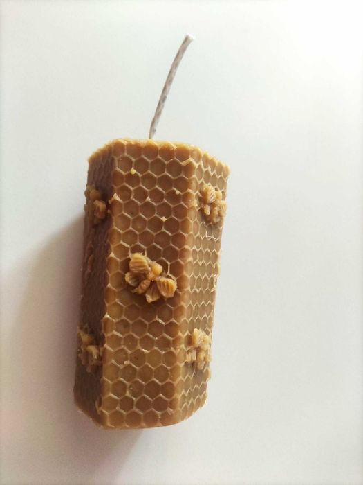 Świeca z naturalnego wosku pszczelego