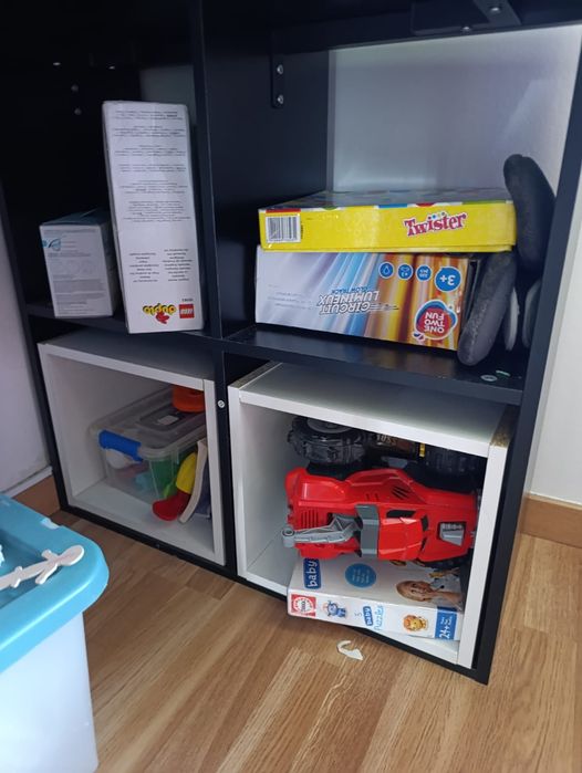 Secretaria com estante