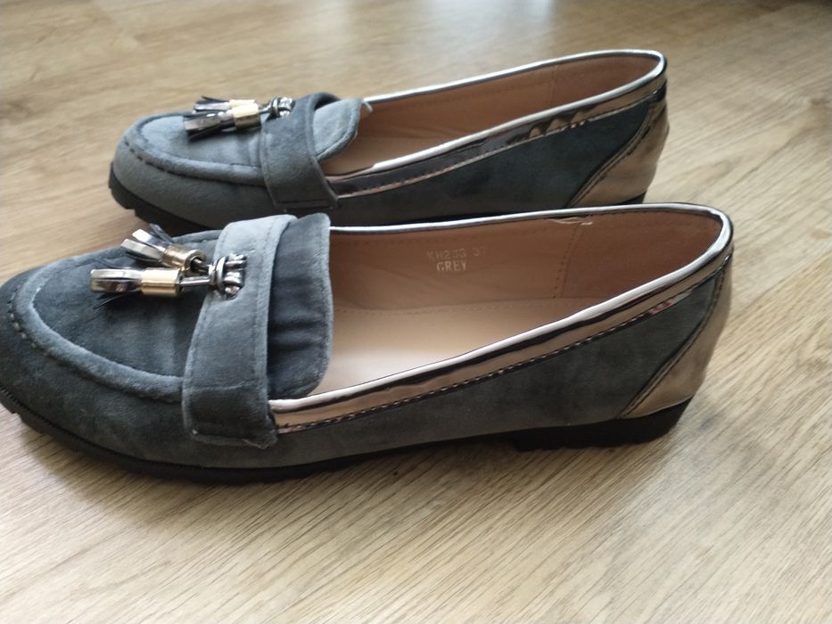 Półbuty damskie zamszowe  kolorze szarym