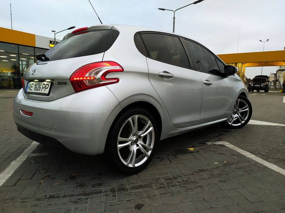 Peugeot 208 Пежо 208 2013