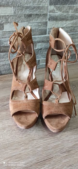 Buty ze skóry firmy Vince Camuto