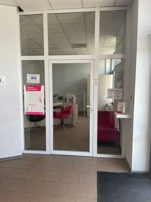 Przeszklenie wewnętrzne z drzwiami