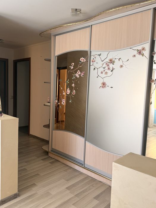 Продам квартиру район 8-9 школи.