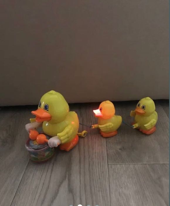 Продам игрушки уточки
