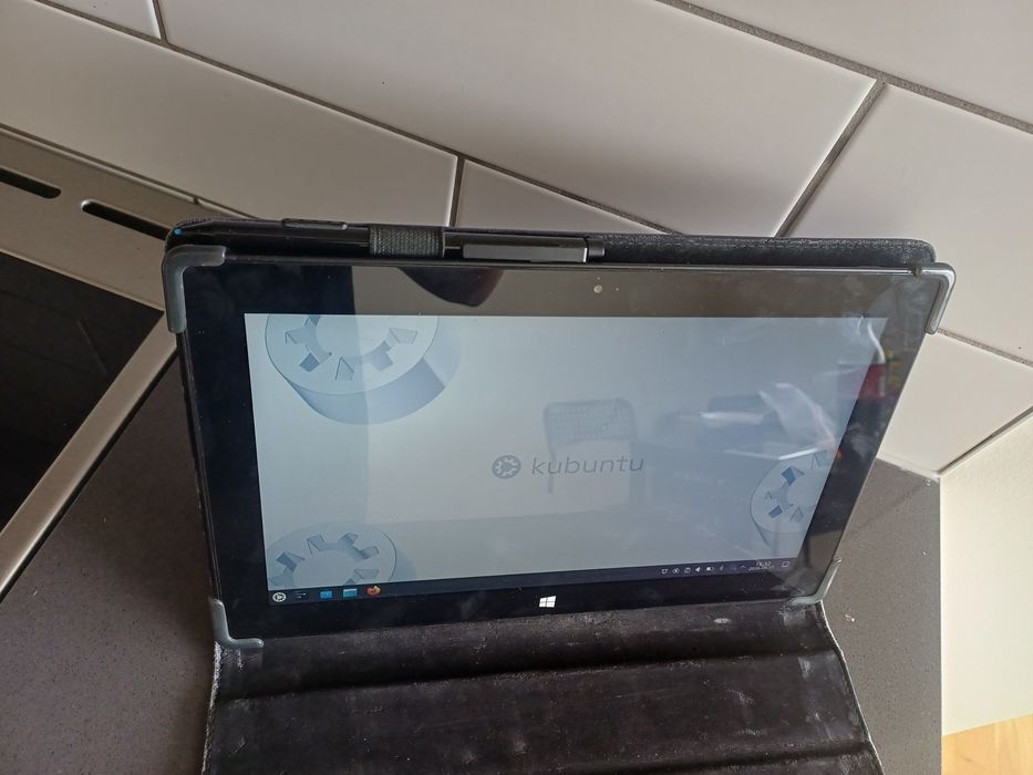 Продам планшет Microsoft Surface