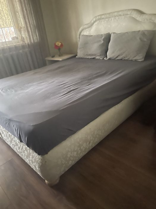 Ліжко з підйомним механізмом