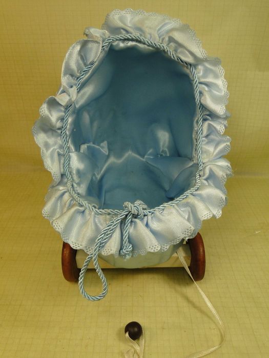 Коляска игрушеченая