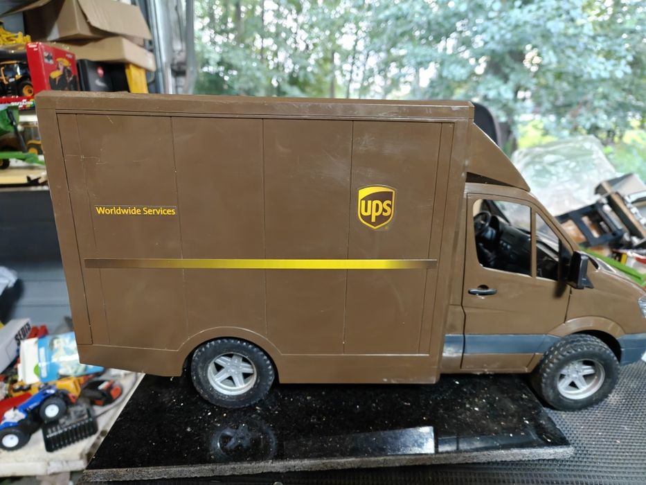 Bruder Mercedes sprinter dhl