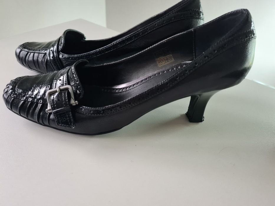 Buty szpilki ze skóry firmy Bata rozmiar 41