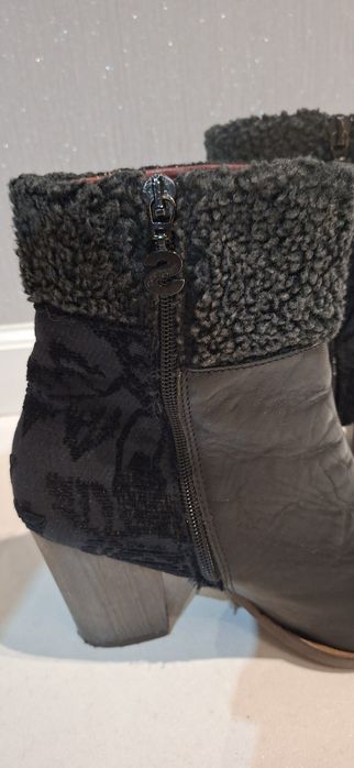 Skórzane botki na obcasie Desigual R 40