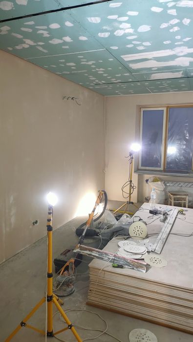 Шукаю роботу  підробіток.
Будівельник. Внутрішні та зовнішні роботи.
М