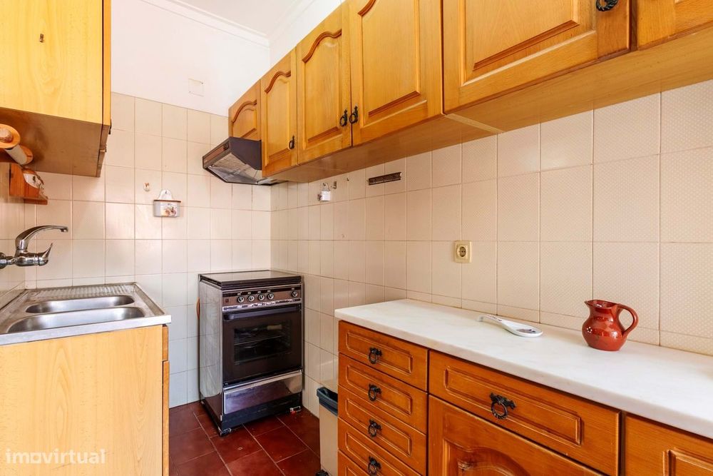 Apartamento T1 c/ Varanda e Marquise, a 550m da Praia, na Costa da Cap