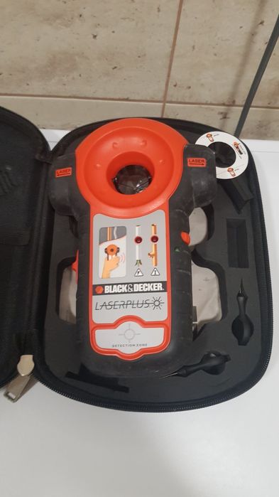 Лазерний рівень та детектор прихованої проводки Black & Decker