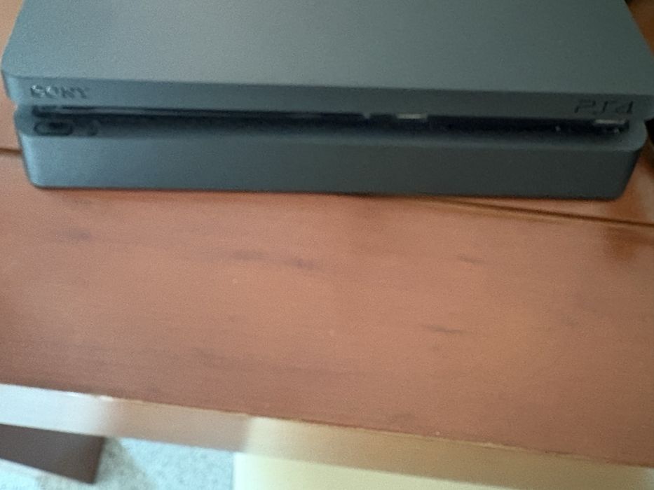 PS4 Slim 1TB com 2 comandos Sony originais