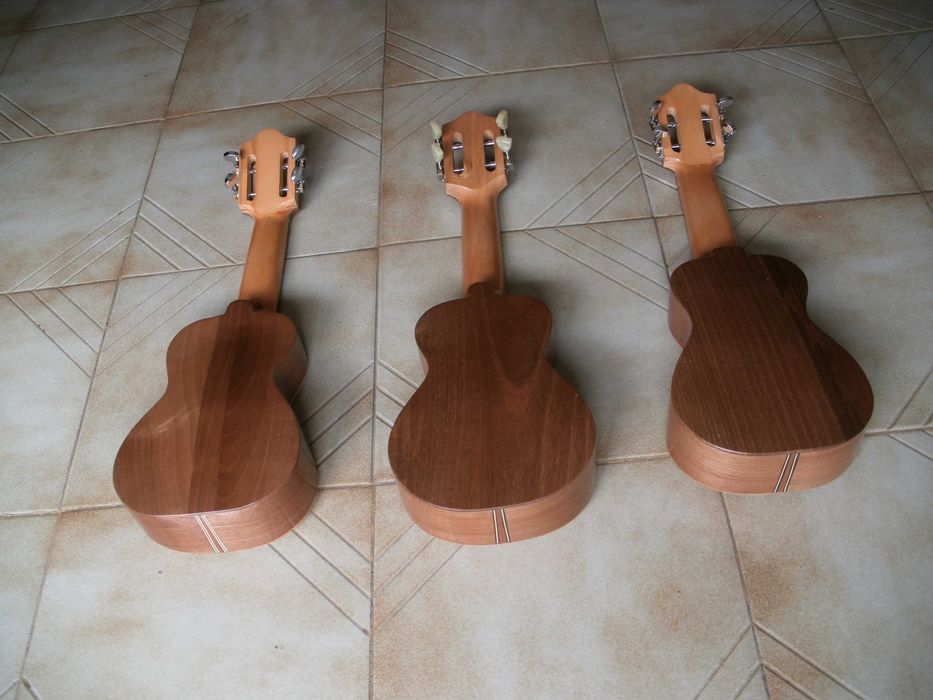 Cavaquinhos Artesanais com saco e 3 anos de garantia