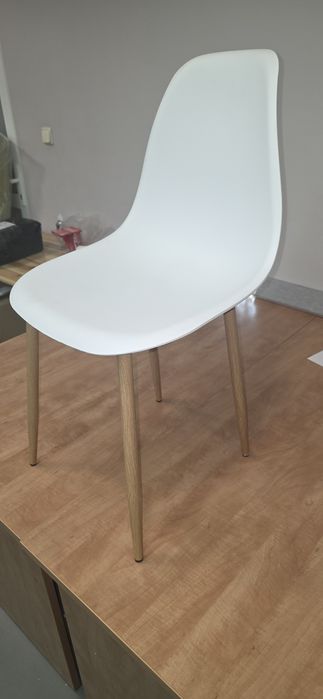 Krzesla skandynawskie białe