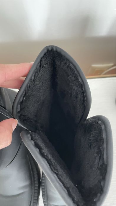 Botas pretas com pelo 38