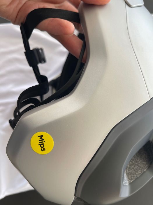 capacete Bicicleta POC Axion cinzento claro