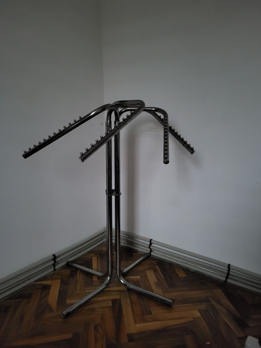 Вешалка для одягу