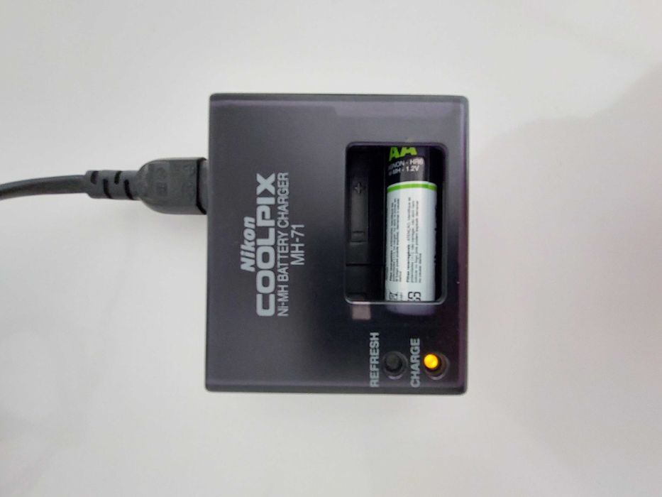 Carregador de bateria Nikon MH-71 para Coolpix