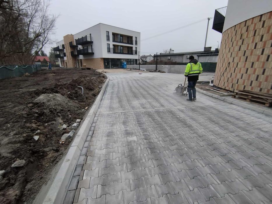 Układanie kostki brukowej schody taras chodnik droga koparka kostka